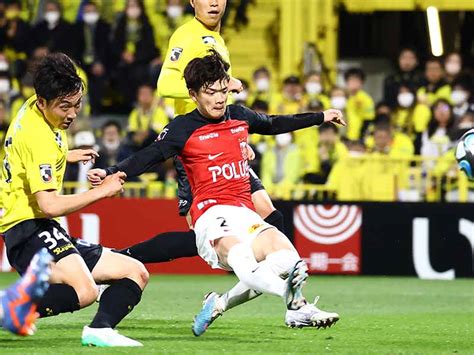 名古屋 対 レイソル - サッカーと宇宙の関係を探る